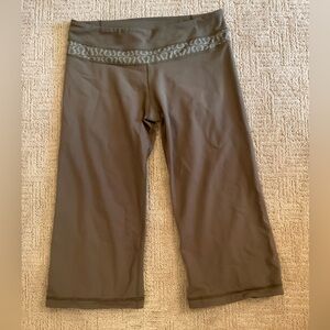 💚 Vintage Lululemon Wide-Leg Capri Pants Olive Green | Logo Waistband | Size M